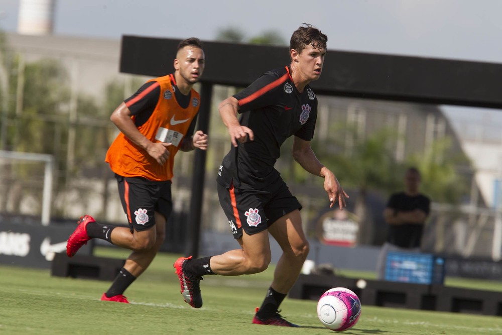 Corinthians inscreve dois reforços no Paulistão; restam duas vagas