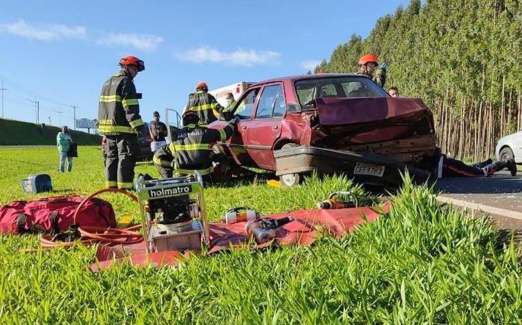 Idoso fica gravemente ferido em São Carlos após ser atropelado na Rodovia Washington Luís