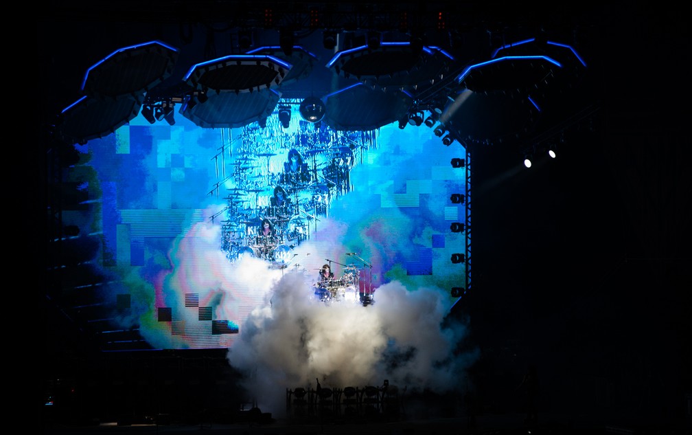 Performance de Eric Singer teve jogo de luzes e bateria nas alturas no show do Kiss em Ribeirão Preto   — Foto: Érico Andrade/g1
