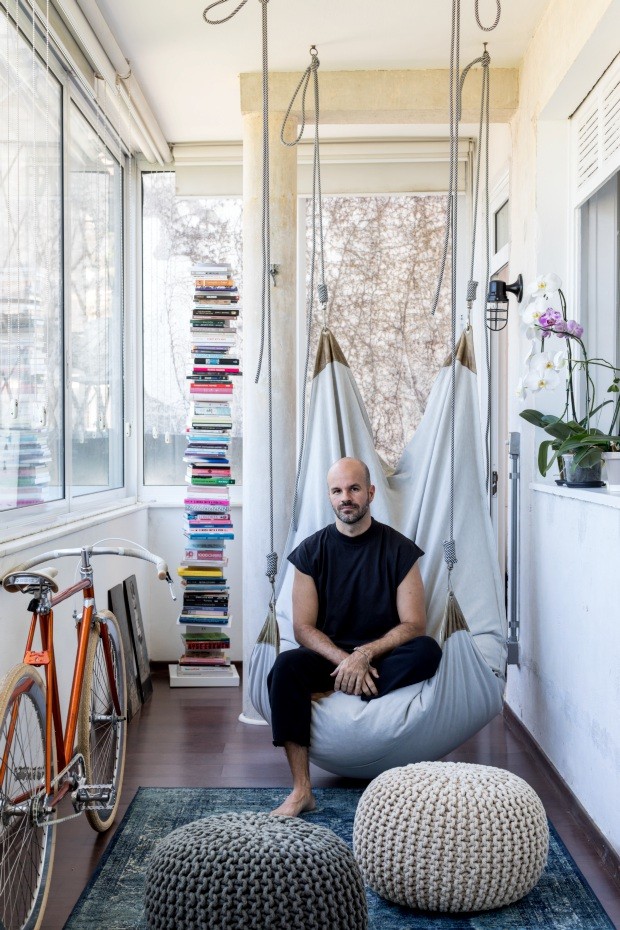 A casa de André Carvalhal é tão sustentável quanto a moda que ele faz (Foto: Fran Parente)