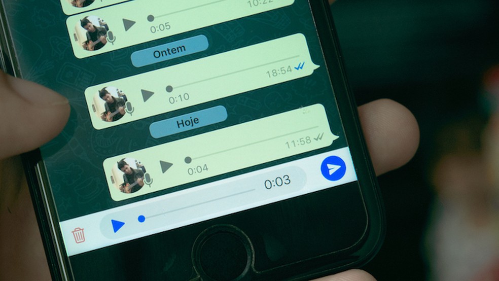 Tutorial mostra como usar o recurso que salva mensagens de voz no WhatsApp para iPhone (Foto: Marvin Costa/TechTudo)