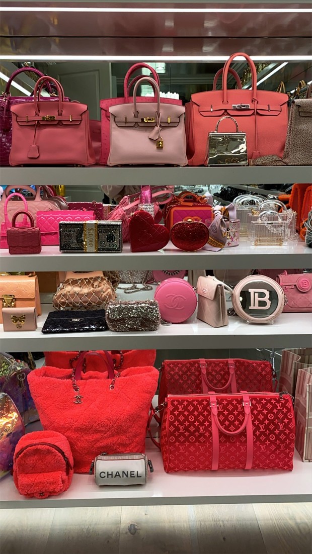 Kylie Jenner mostra sua coleção de bolsas grifadas (Foto: Reprodução / Instagram)