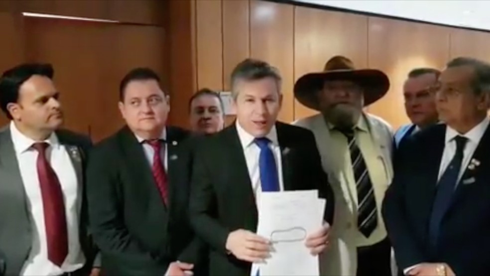 Mendes (DEM), governador de Mato Grosso (ao centro) â Foto: ReproduÃ§Ã£o