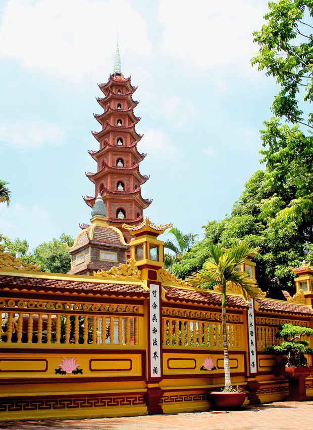 Construído no século 6, Tran Quoc, o templo budista mais antigo de Hanói, exibe um pagode de 11 andares (Foto: Thinkstock)