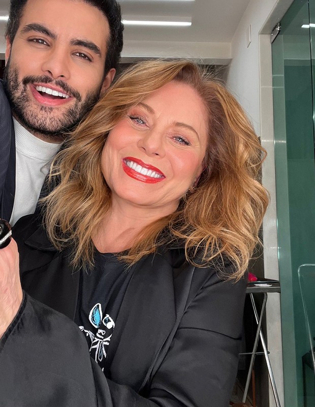 Vera Fischer e o hair stylist Costatto (Foto: Reprodução/Instagram)