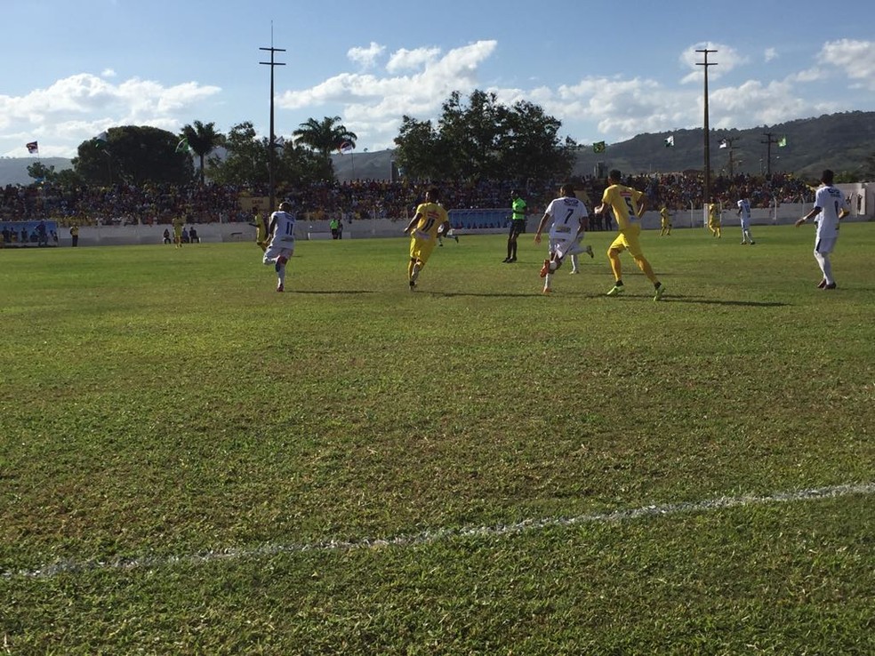 Decisão e Pesqueira fizeram um bom jogo em Bonito (Foto: Mavian Barbosa / GloboEsporte.com)