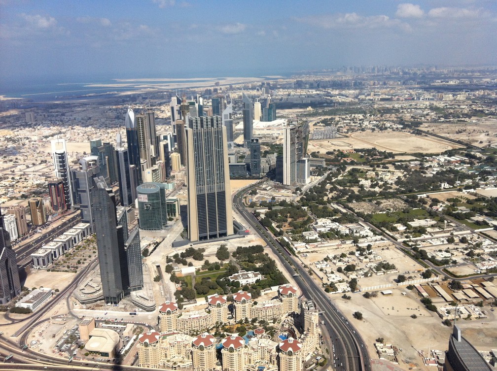 Imagem de arquivo mostra Dubai, nos Emirados Ãrabes Unidos, vista de cima (Foto: Rede Globo)