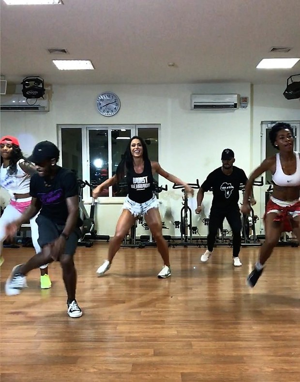 Gracyanne Barbosa participa de evento de dança na Angola (Foto: R2assessoria)