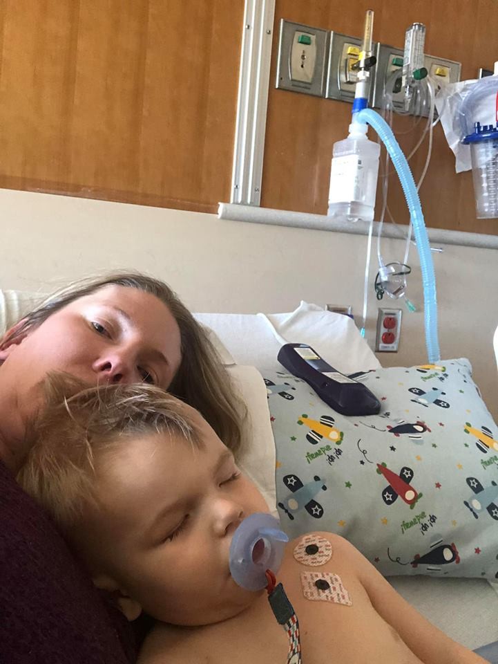 Nash e Nicole no hospital (Foto: Reprodução/ Facebook)