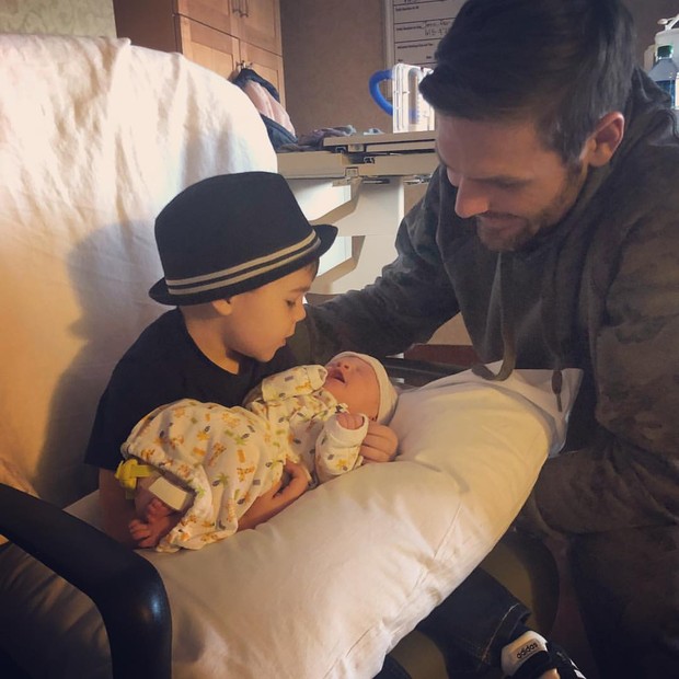 Carrie Underwood apresenta o segundo filho, Jacob (Foto: Reprodução/Instagram)