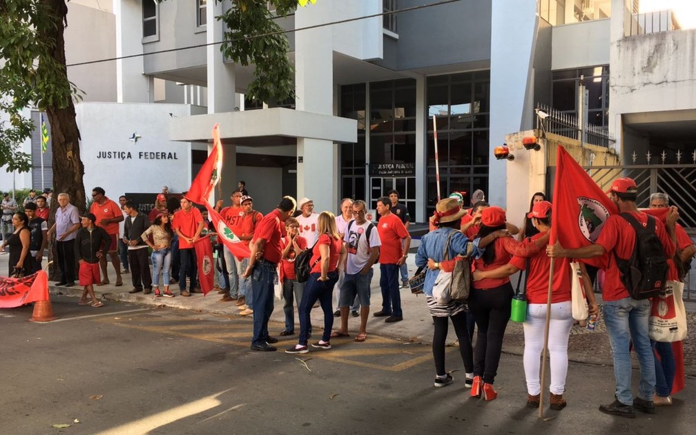 Manifestantes em Goiânia pedem a absolvição do ex-presidente Lula. (Foto: Vitor Santana/G1)