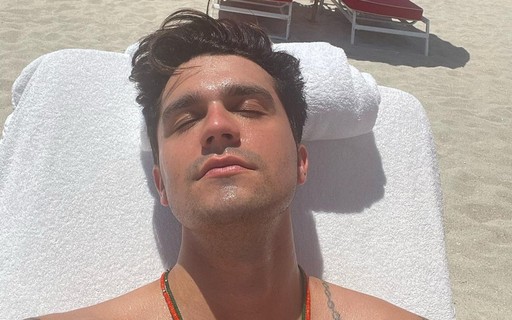Luan Santana posta foto curtindo dia ensolarado em praia: "Queria estar assim"