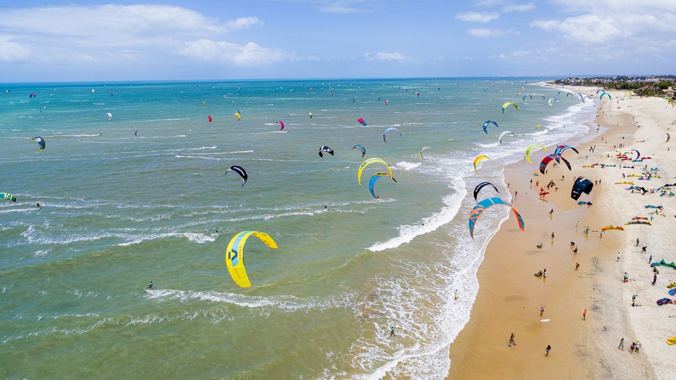 Praia do Cumbuco é uma das mais visitadas do Ceara e é destino internacional de praticantes de kitesurfe — Foto: Nilton Alves/TV Verdes Mares