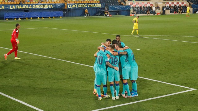 Jogadores do Barcelona comemoram após golaço marcado por Griezmann