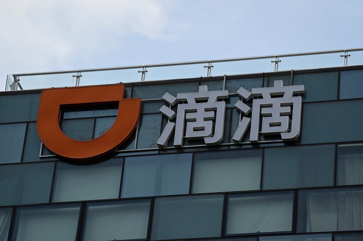 Logo da DiDi, empresa de aplicativos de transporte, em sua sede em Pequim