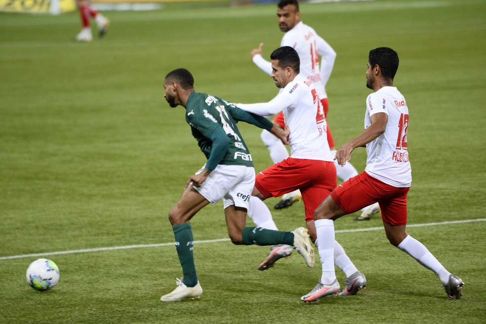 Wesley, do Palmeiras, passa por cirurgia em São Paulo após grave lesão no joelho