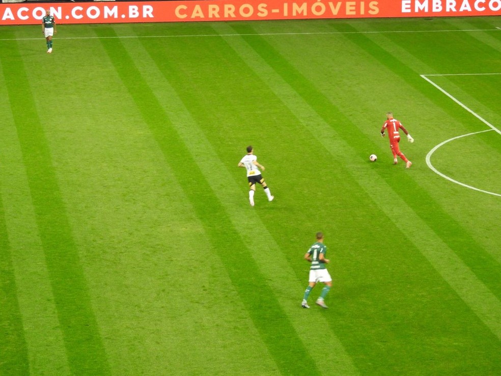 Weverton aumenta participação no jogo com os pés; veja os números