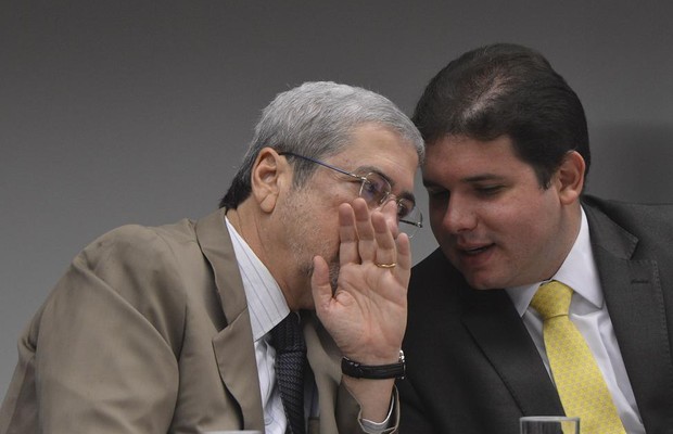 Deputados Hugo Motta e Antônio Imbassahy durante depoimento na CPI da Petrobras (Foto: Antonio Cruz/ Agência Brasil/ Fotos Públicas)