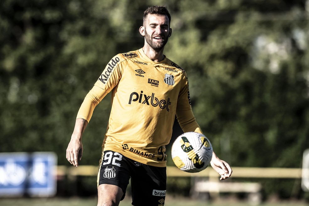 Léo Baptistão durante treino do Santos — Foto: Ivan Storti/Santos FC