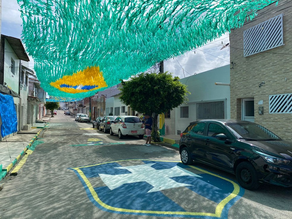 Em clima de Copa do Mundo, ruas de Natal são decoradas de verde e amarelo:  'O hexa vem' | Rio Grande do Norte | G1