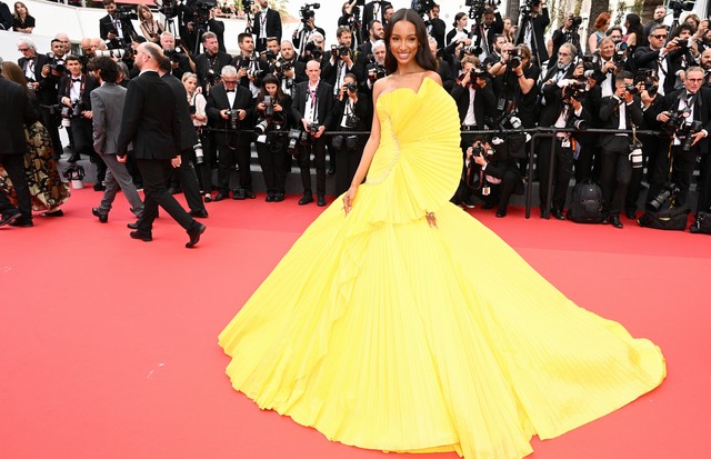 CANNES, FRANCE - MAY 18: Jasmine Tookes attends the screening of "Top Gun: Maverick" during the 75th annual Cannes film festival at Palais des Festivals on May 18, 2022 in Cannes, France. (Photo by Stephane Cardinale - Corbis/Corbis via Getty Images) (Foto: Corbis via Getty Images)