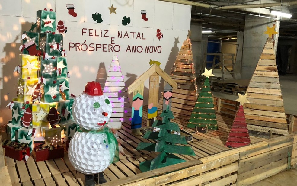 Trabalhadores montam decorações de Natal com resíduos de obras, na Grande  Goiânia | Goiás | G1