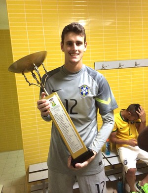Campeão no sub-20 com o Brasil, goleiro cruzeirense mira Olimpíadas