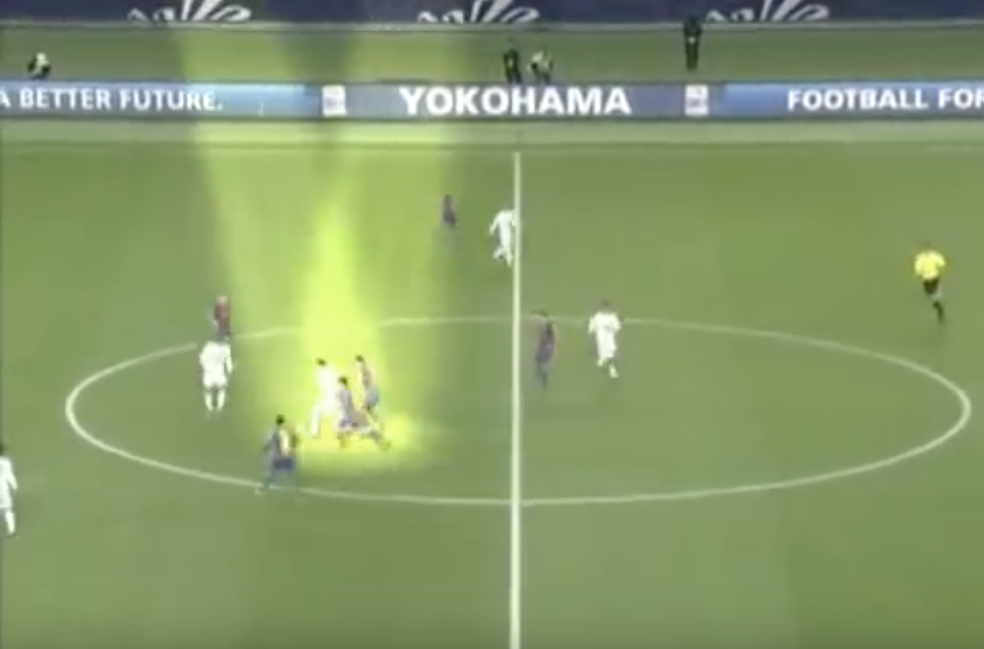 O "pressing" do Barcelona contra o Santos em 2011 (Foto: Leonardo Miranda)