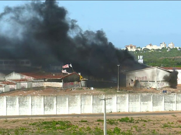 Fumaça em presídio no Rio Grande do Norte (Foto: Reprodução/GNEWS)