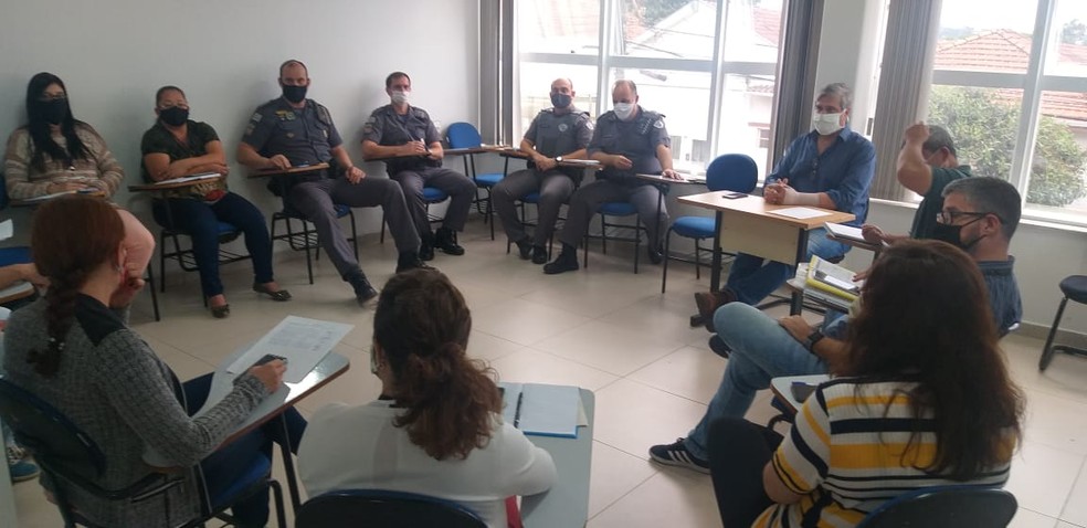 Reunião na prefeitura contou com a presença de representantes da PM e do Conselho Tutelar — Foto: Prefeitura de Bauru/Divulgação