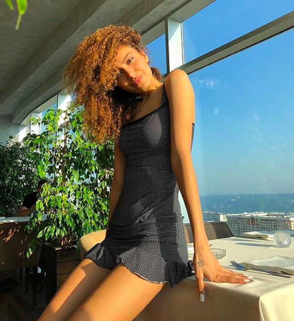 A modelo Mahbuba Mammadzada (Foto: Instagram)