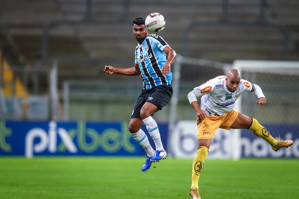 Thiago Santos em vitória do Grêmio sobre o Novorizontino — Foto: Lucas Uebel/Grêmio