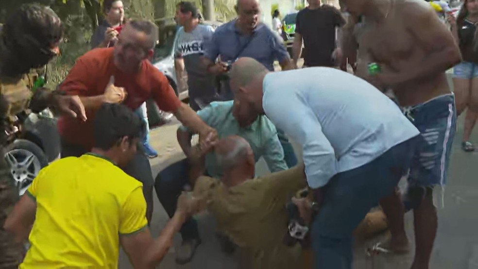 Repórter cinematográfico de afiliada da TV Globo é agredido — Foto: Reprodução 