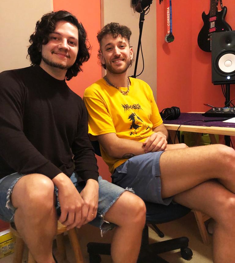 Gabriel Aragão e Mateo Piracés-Ugarte ecoam no Brasil o canto livre do compositor chileno Víctor Jara