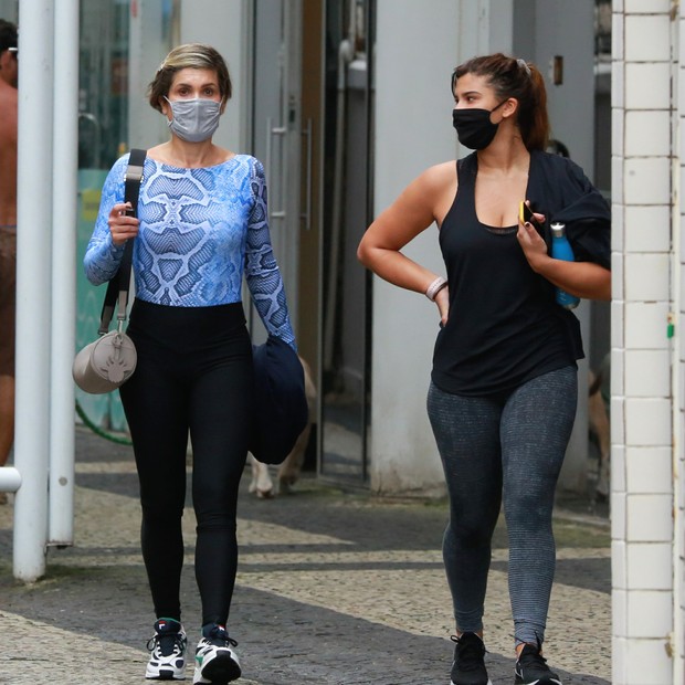 Foto: Filha de Flávia Alessandra, Giulia Costa combina top neon com calça  legging de cintura alta em ida à academia - Purepeople