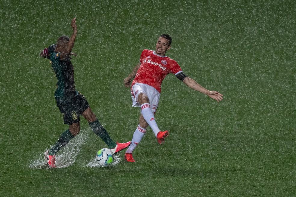 Thiago Galhardo voltou em voo fretado da Seleção e errou penalidade — Foto: GLEDSTON TAVARES/FRAMEPHOTO/ESTADÃO CONTEÚDO