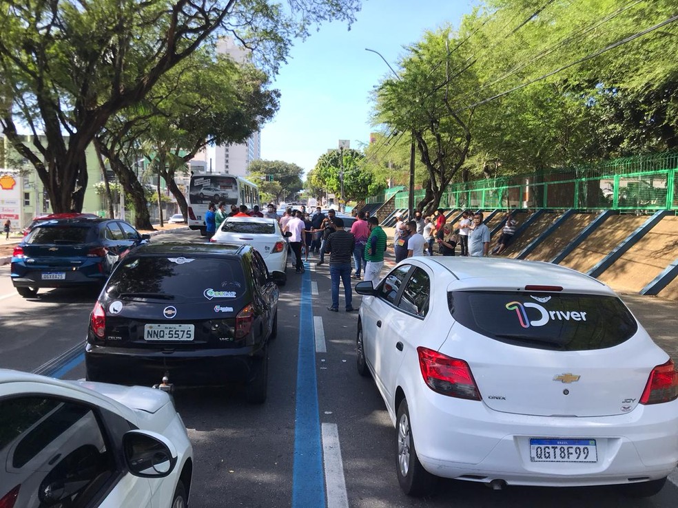 Após colega ser espancado, motoristas de aplicativo fecham avenida de Natal  em protesto por segurança | Rio Grande do Norte | G1