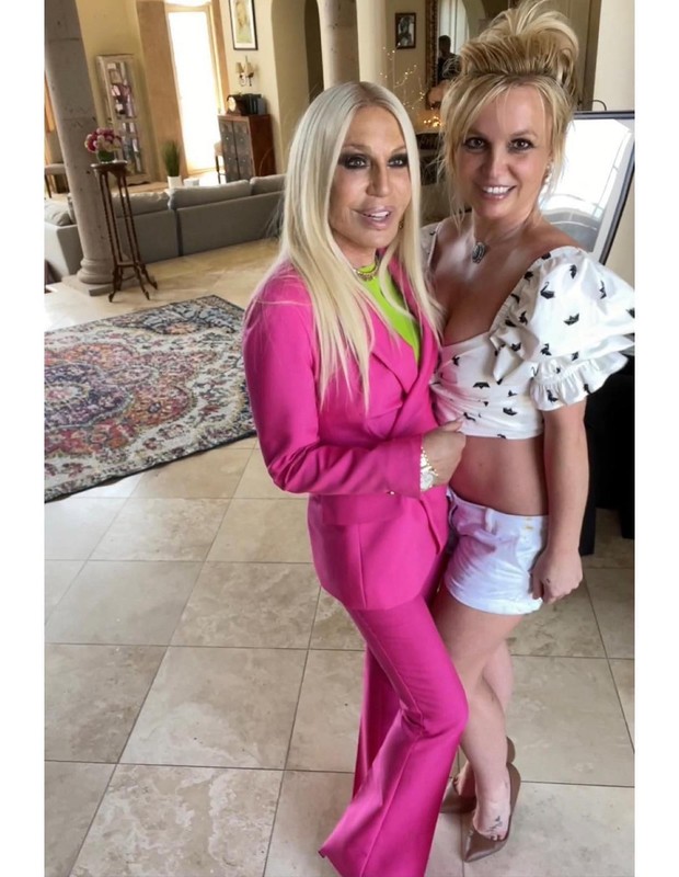 Donatella Versace sobre animação de Britney Spears para o casamento:  Estado de espírito incrível - Quem