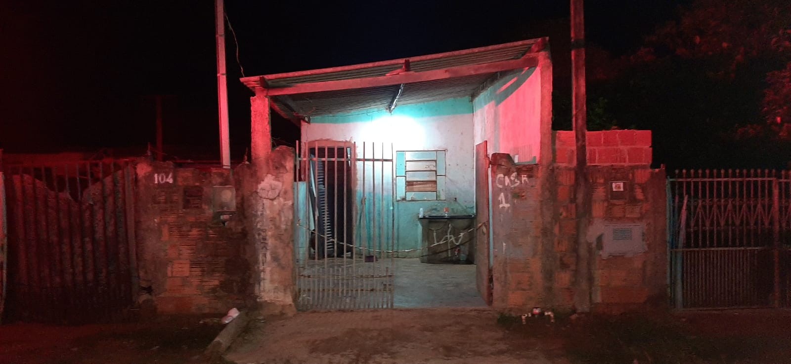 Evadido de presídio que usava tornezeleira é morto a tiros dentro de casa em Campo Grande
