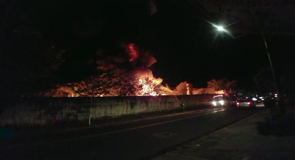 Bairro Cidade Morena Campo Grande Ms Incendio Destroi Deposito De Materiais Reciclaveis Em Campo Grande