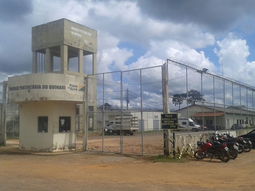 Detentos fugiram com carro de agente penitenciÃ¡ria enquanto lavavam o veÃ­culo em presÃ­dio no interior do Acre  (Foto: Arquivo Pessoal)