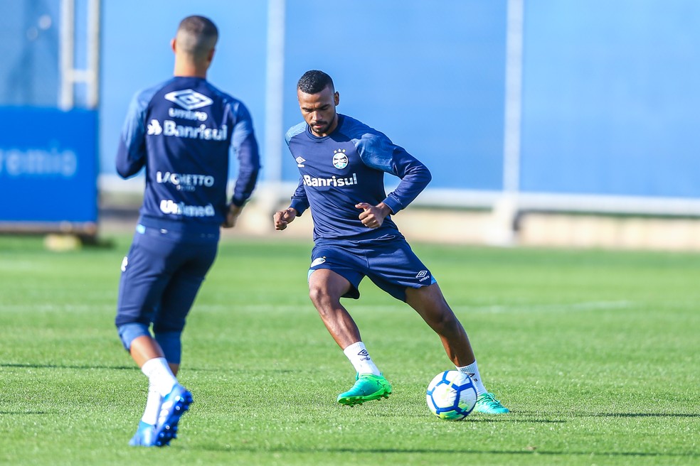 Leonardo jogará contra o Flamengo, neste sábado (Foto: Lucas Uebel/Grêmio)