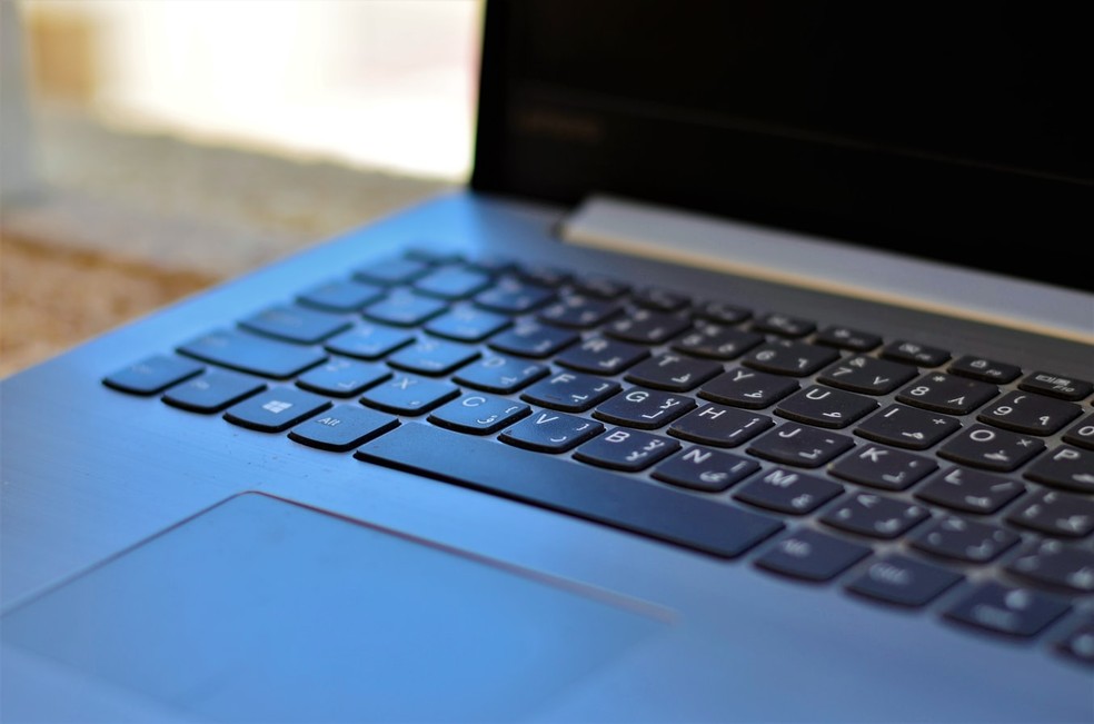 Ensino remoto, computador, internet, notebook, laptop, imagem ilustrativa — Foto: Haidan / Unsplash / Divulgação