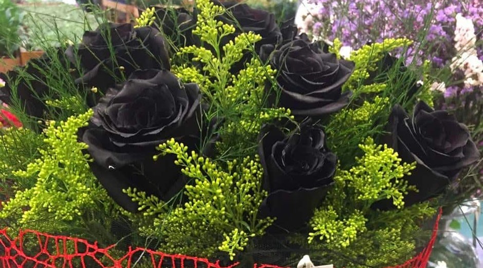 Rosas pretas: empresa uma técnica especial para conseguir a cor  (Foto: Divulgação )