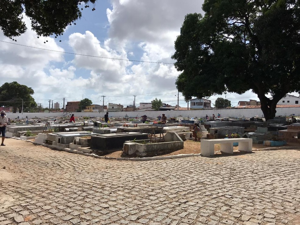 Com mudanças causadas pela pandemia, natalenses mantêm tradição de  homenagens no Dia de Finados | Rio Grande do Norte | G1