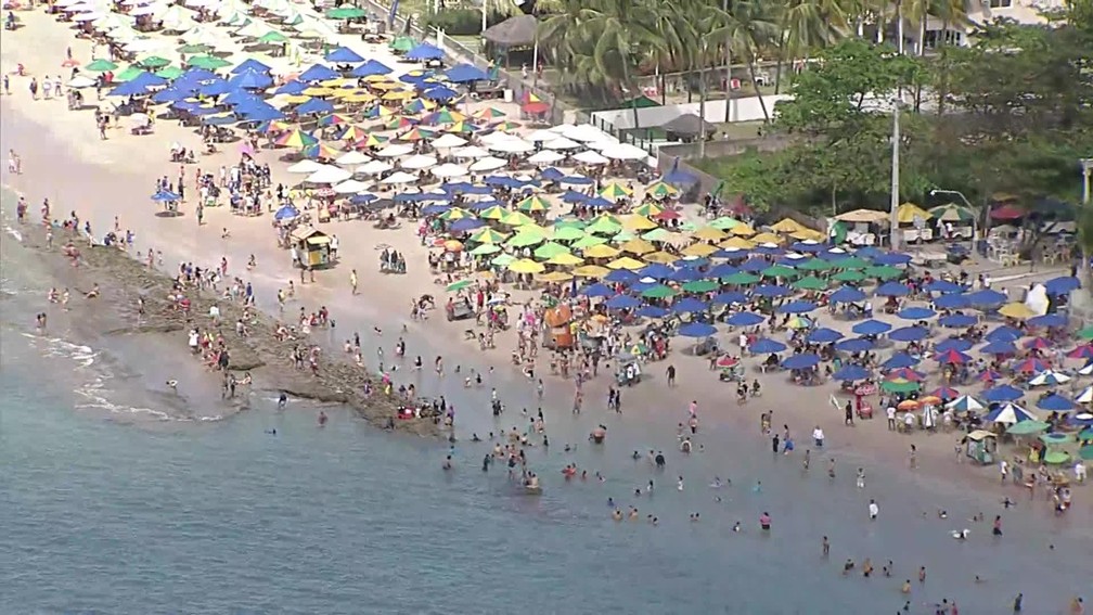 Vista aérea da praia em Porto de Galinhas, no Litoral Sul de Pernambuco, no feriado de 7 de setembro — Foto: Reprodução/TV Globo