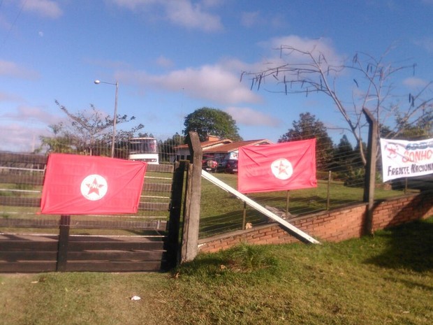 FNL ocupou fazenda em Duartina na madrugada desta segunda-feira (Foto: Thiago Franco/Divulgação)