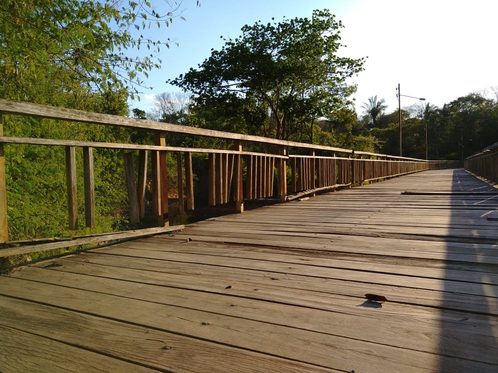 Ponte da área dos primatas no Zoobotânico está interditada por falta de manutenção — Foto: Rafaela Leal/G1 PI