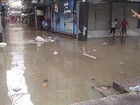 Rio sofre com falta de luz e água após chuvas, e prefeito continua viajando