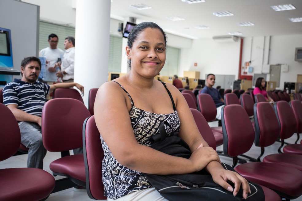Thaís Gonçalves da Silva, de 21 anos,  está desempregada há um ano e meio (Foto: Fabio Tito/G1)